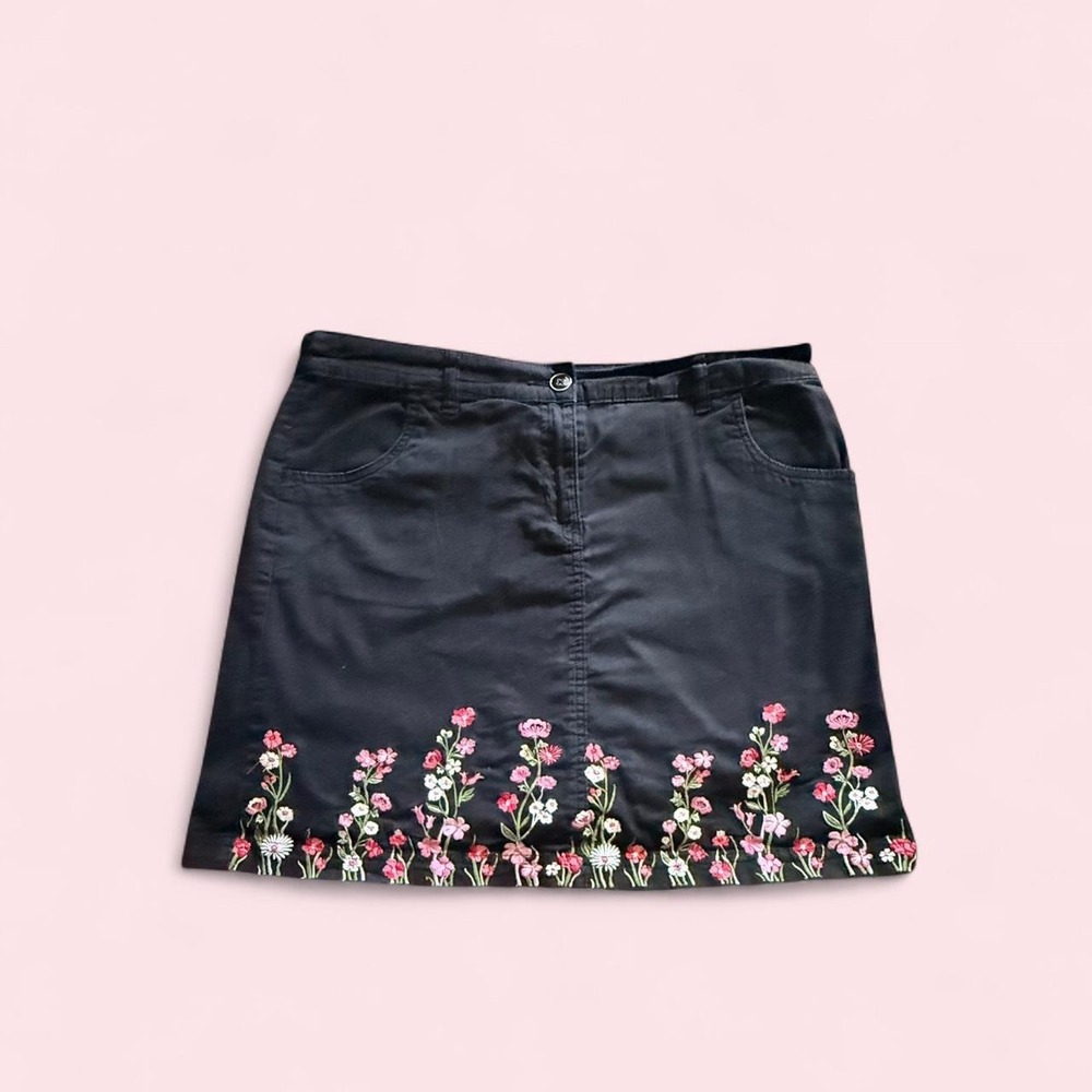 Karen Scott skort